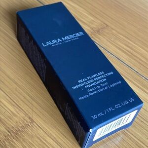 Macadamia  Real Flawless liquid matte foundation by Laura Mercier NWT